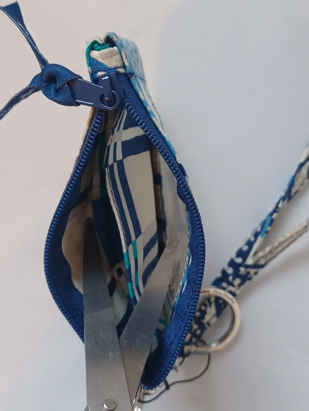 EUC Vera Bradley Zip ID Case/wallet & Lanyard Set - Retired Santiago Pattern